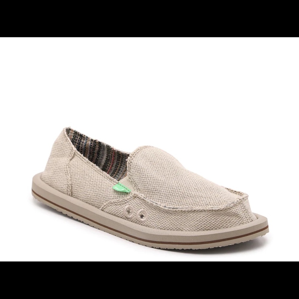 Sanuk youth NWT size 2